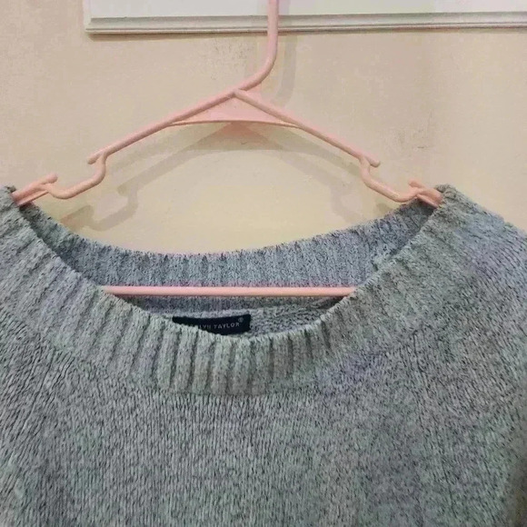 277. Carolyn  Taylor  heather gray long sleeve slightly cropped Size medium - Picture 3 of 5